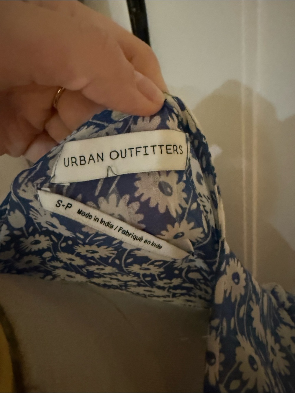 Urban Outfitters Blue and White Floral Wrap Midi Dress - Picture 4 of 4